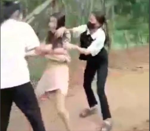 Clip một nữ sinh lớp 9 bị đánh ở Nghệ An full bản gốc